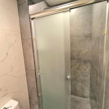 Udla Apartamento Para 6 Personas Frente Al Mall Riocentro Quito Exterior photo