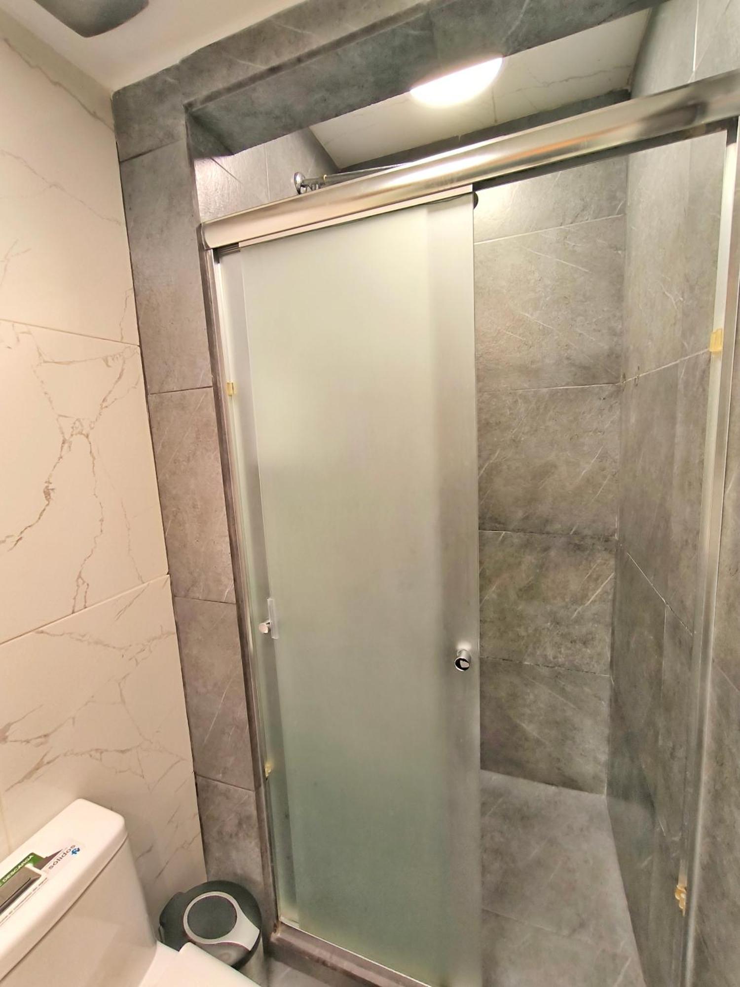 Apartment Udla 6 Personas Frente Al Mall Riocentro *