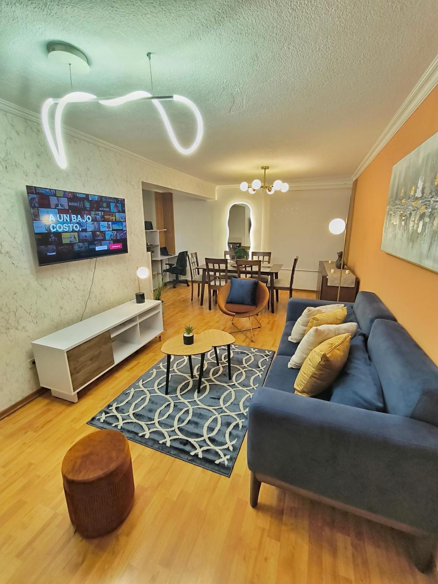 Apartment Udla 6 Personas Frente Al Mall Riocentro Quito
